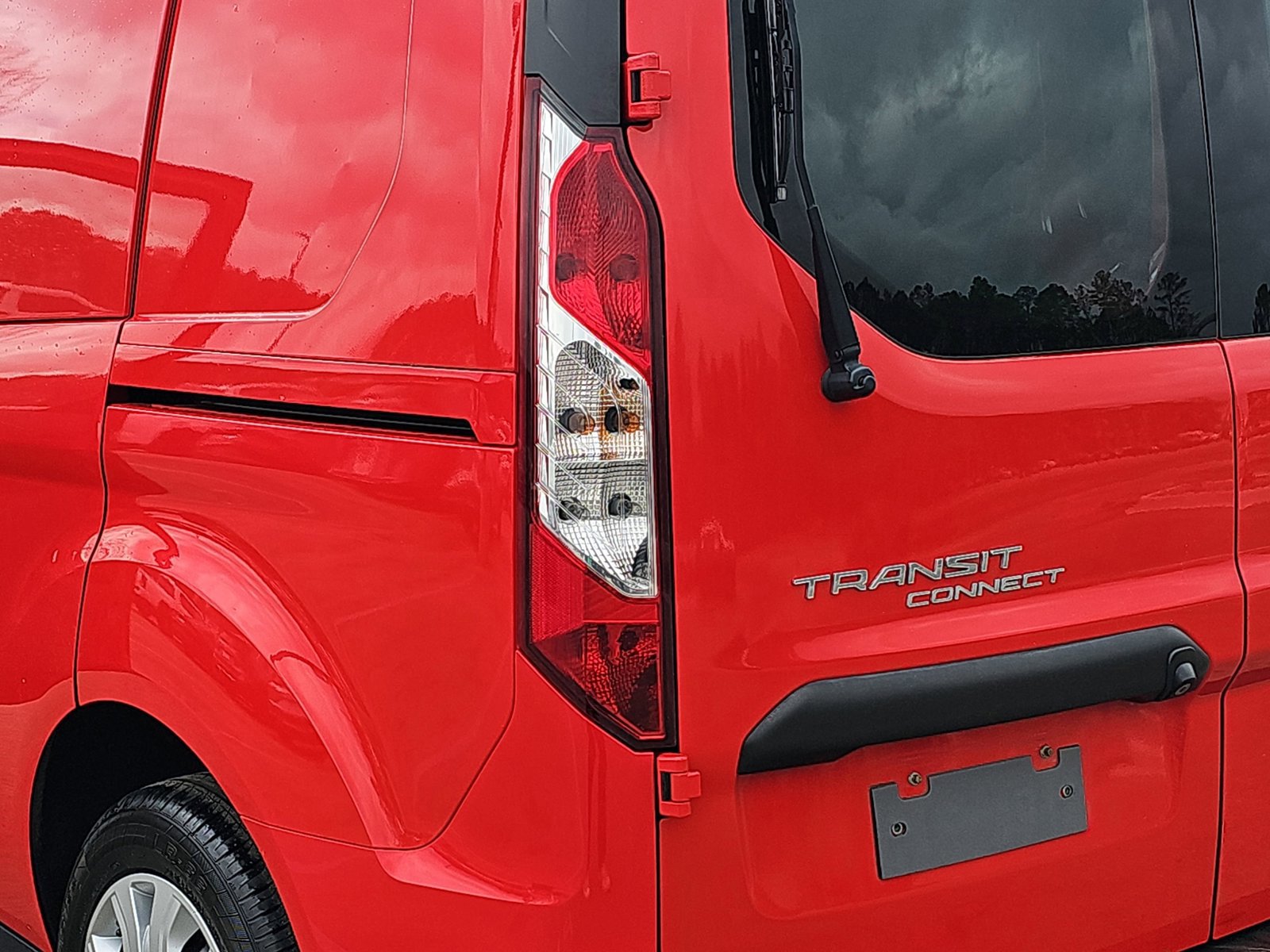 Used 2021 Ford Transit Connect XLT image 34