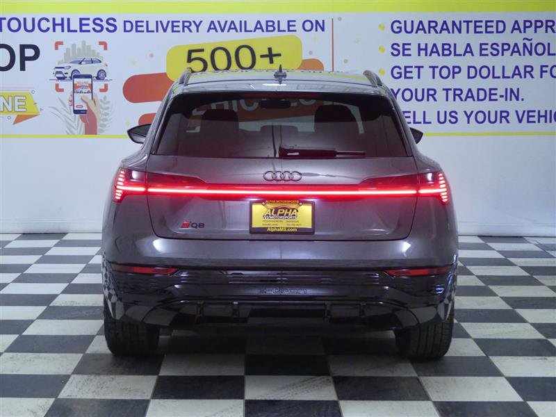 Used 2024 Audi Q8 e-tron Prestige image 6