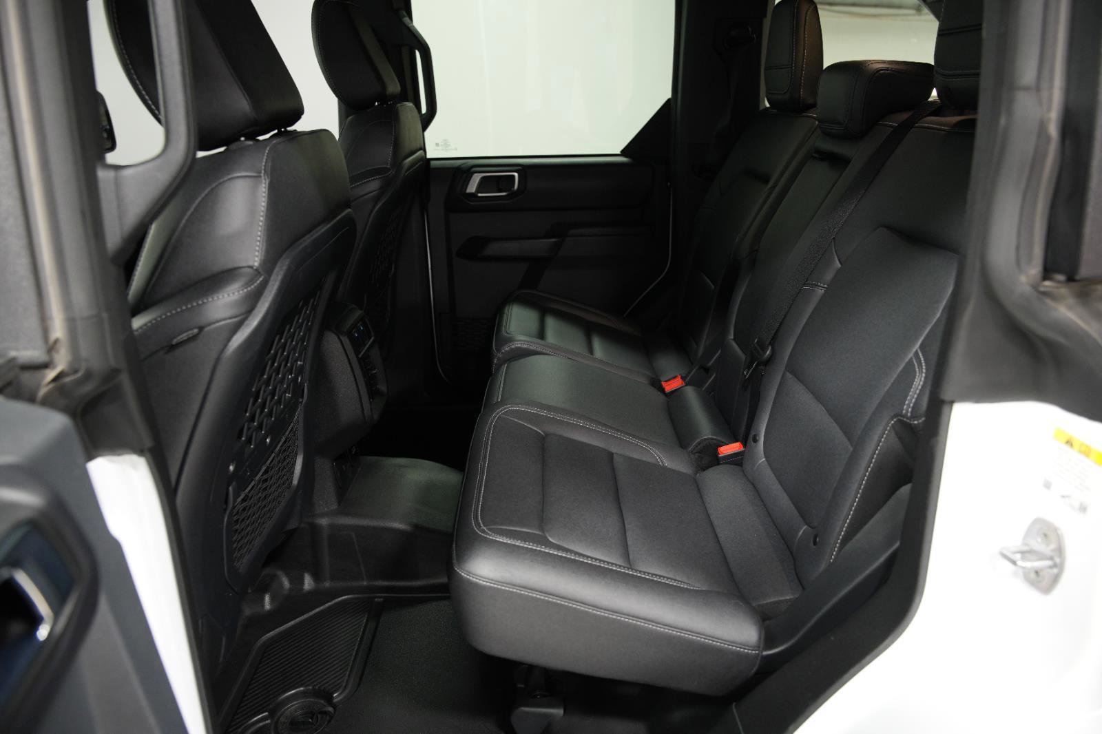 Used 2025 Ford Bronco Badlands image 24