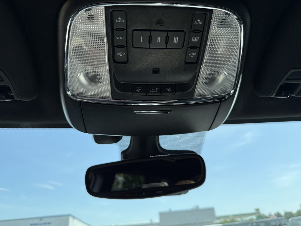 Used 2020 Jeep Grand Cherokee Summit AWD/4WD image 34