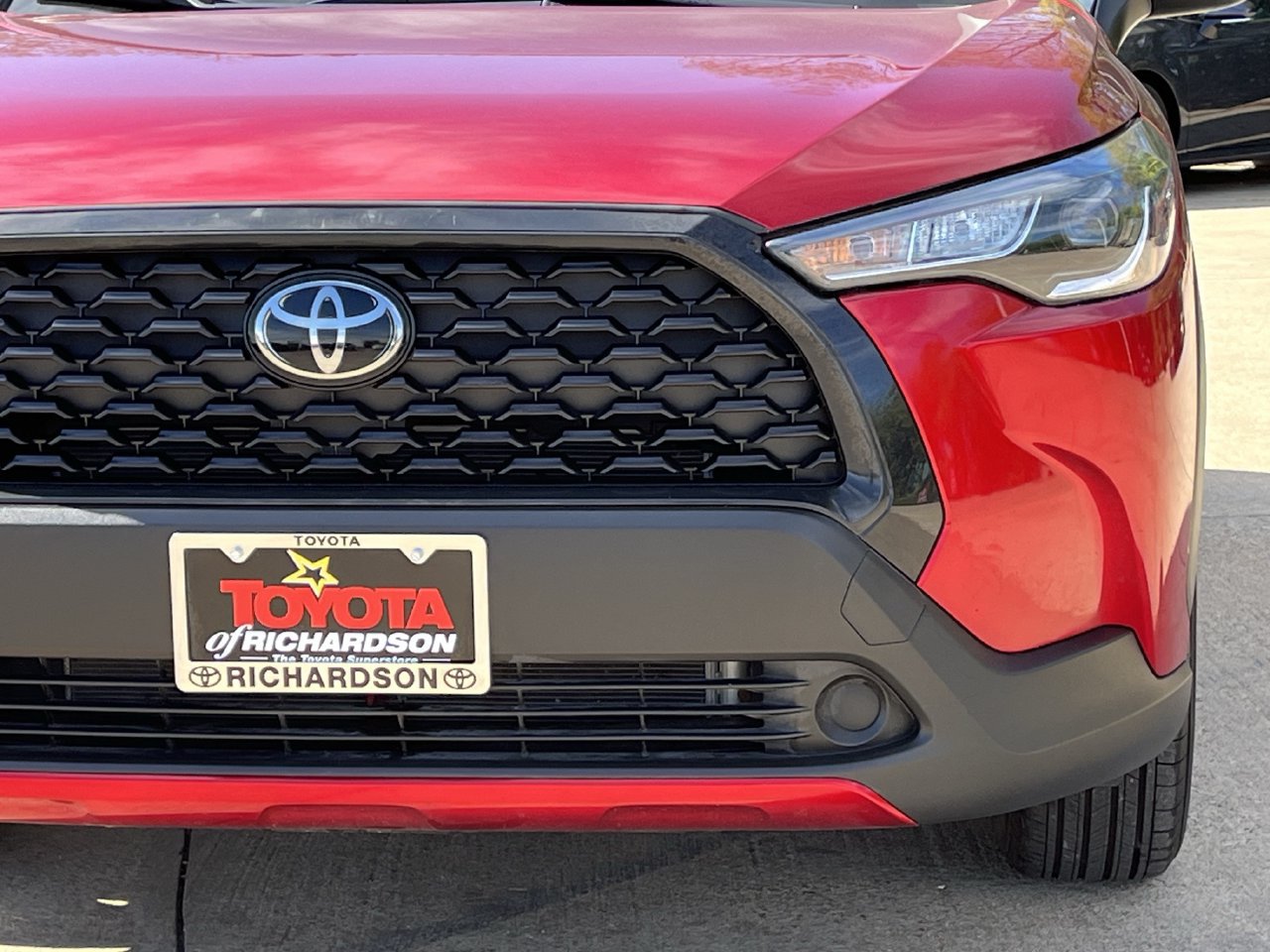 Used 2025 Toyota Corolla Cross LE FWD image 8