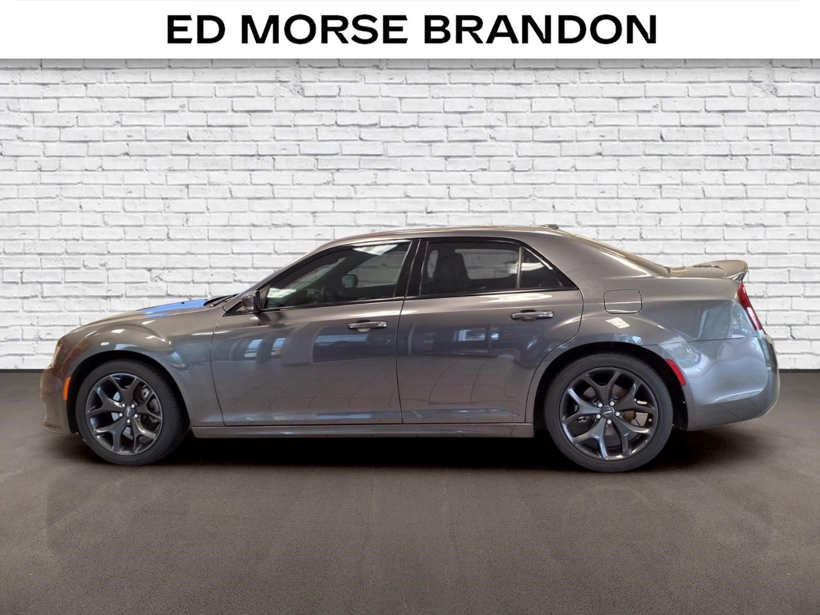 Used 2023 Chrysler 300 S w/ Comfort Group RWD image 2