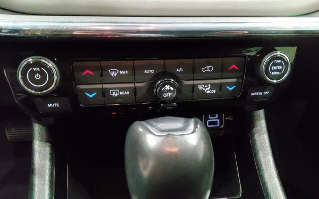 Used 2022 Jeep Compass Limited image 29