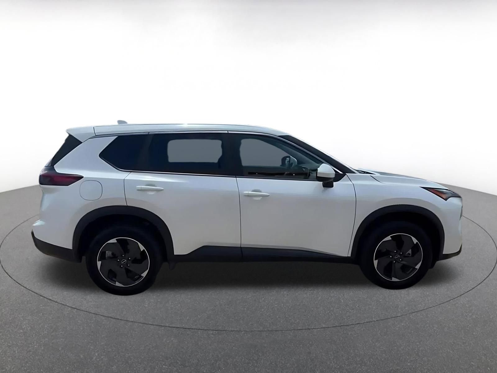 Used 2025 Nissan Rogue SV AWD/4WD image 16