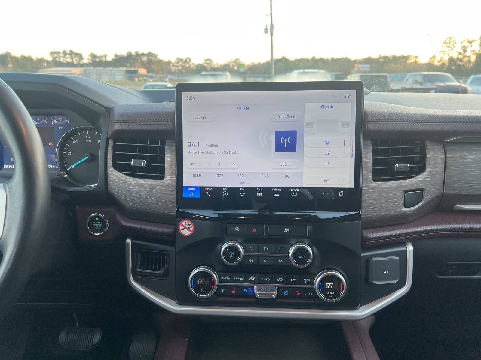 Used 2024 Ford Expedition Limited image 10