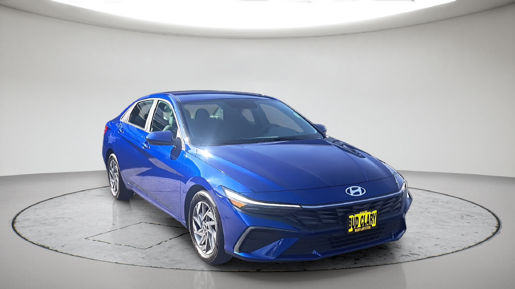 Used 2024 Hyundai Elantra SEL FWD image 3