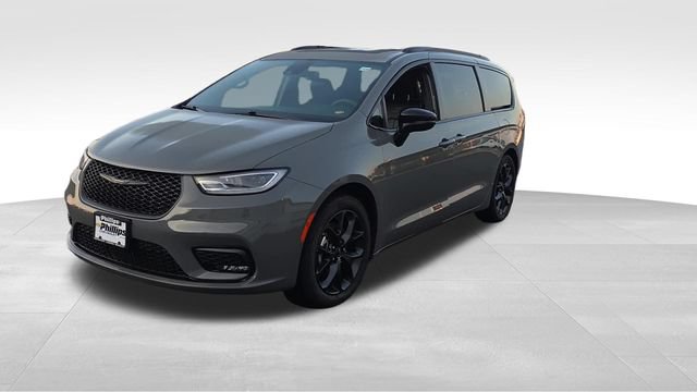 Used 2025 Chrysler Pacifica Limited FWD image 2