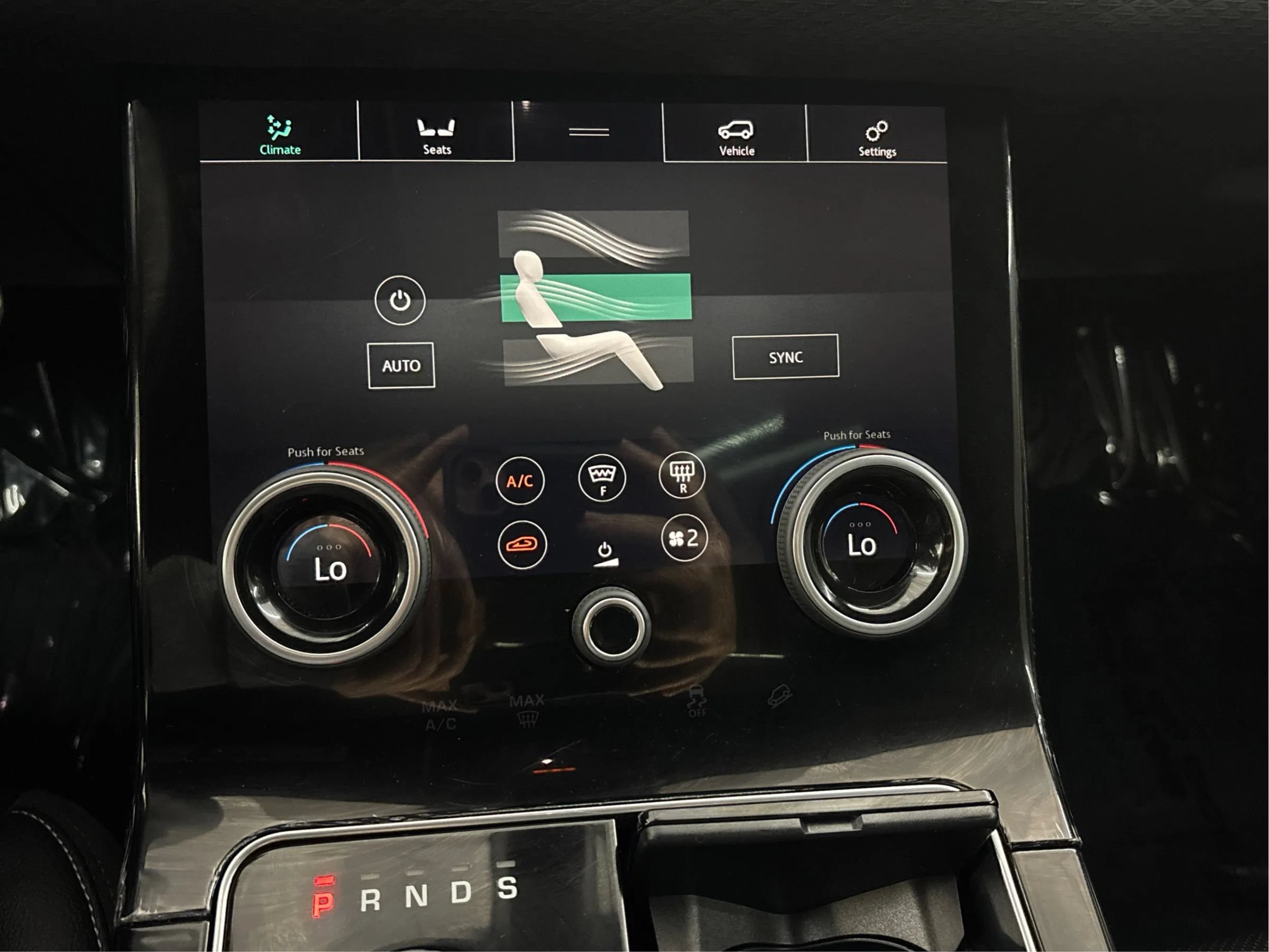 Used 2018 Land Rover Range Rover Velar R-Dynamic SE AWD/4WD image 37