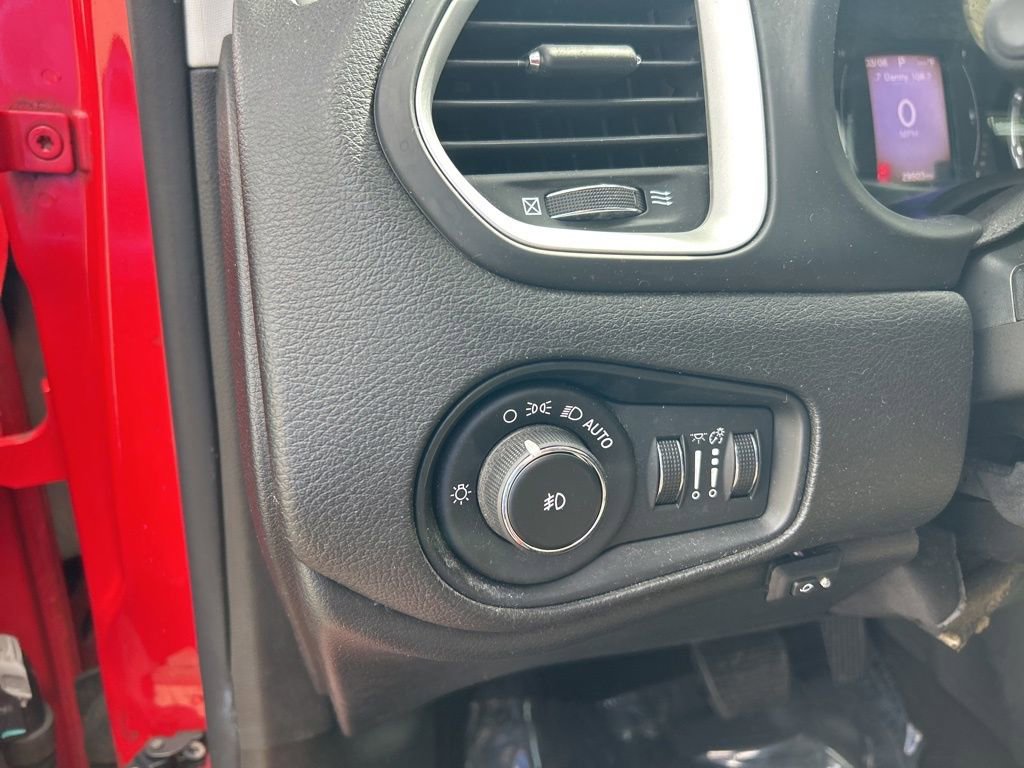 Used 2015 Jeep Renegade Latitude image 35