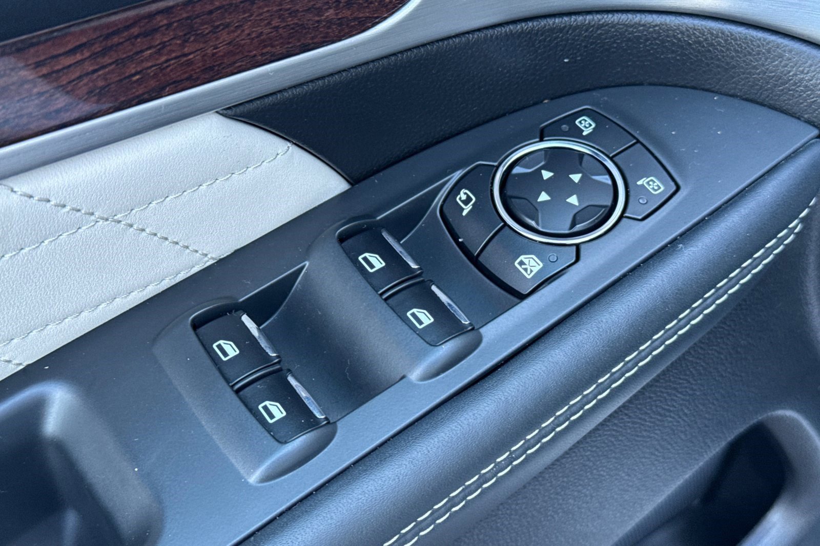 Used 2017 Ford Explorer Platinum image 13