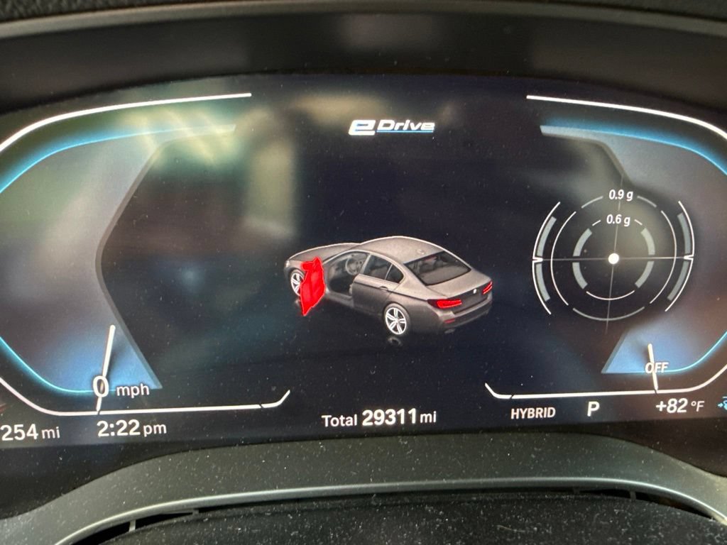 Used 2022 BMW 530e xDrive w/ Convenience Package AWD/4WD image 3