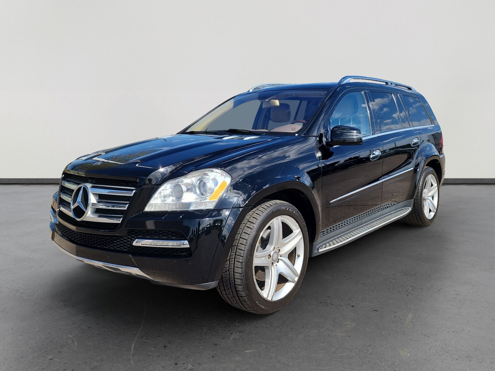 Used 2011 Mercedes-Benz GL 550 4MATIC w/ Chrome Accessory Pkg image 1