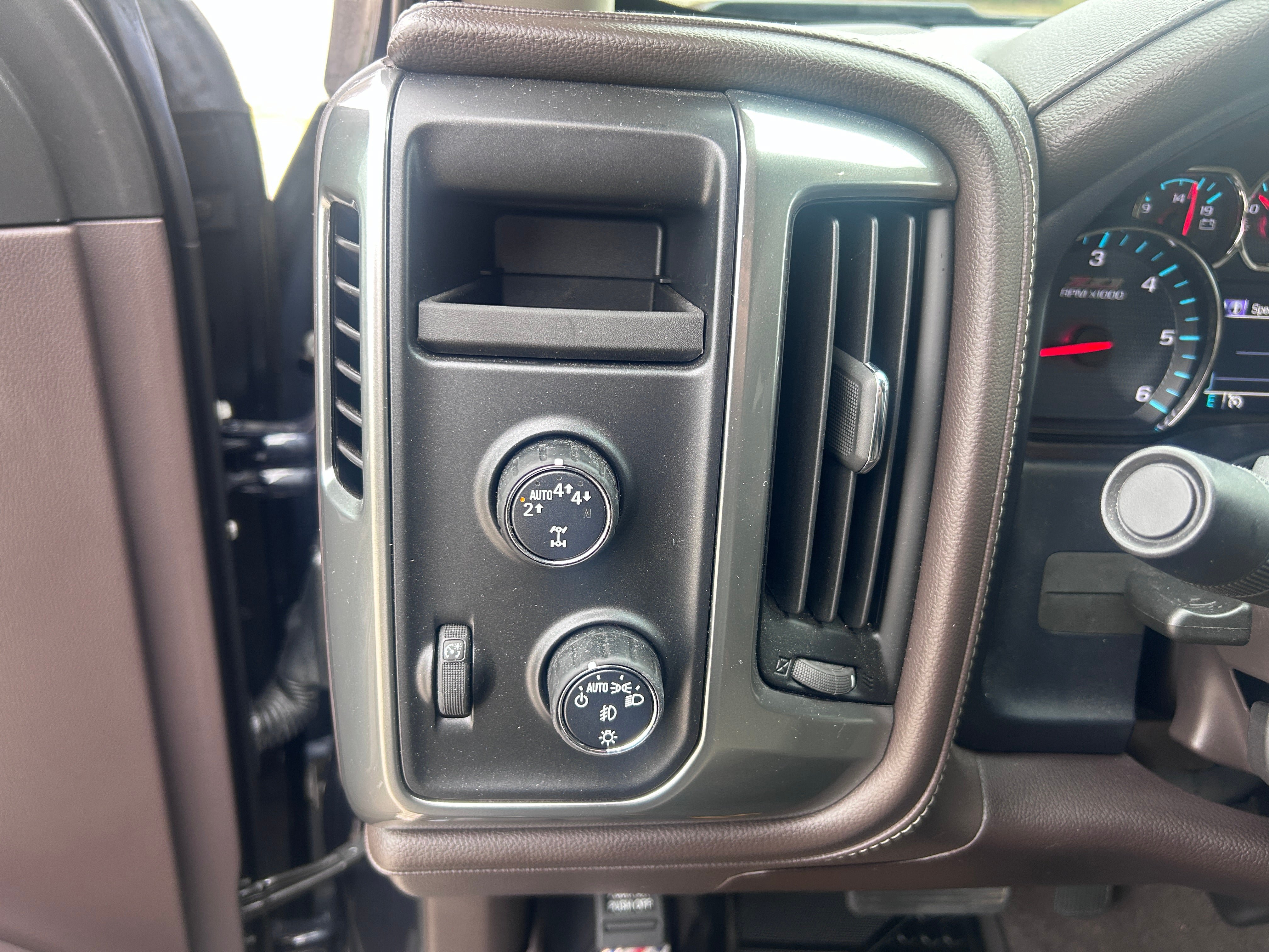 Used 2018 Chevrolet Silverado 1500 LTZ Z71 w/ Centennial Edition AWD/4WD image 19