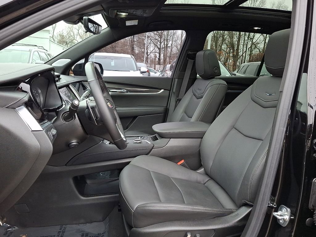 Used 2025 Cadillac XT6 Sport w/ LPO, Red Accent Package image 15