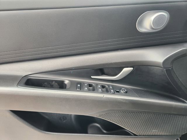 Used 2024 Hyundai Elantra SEL image 22