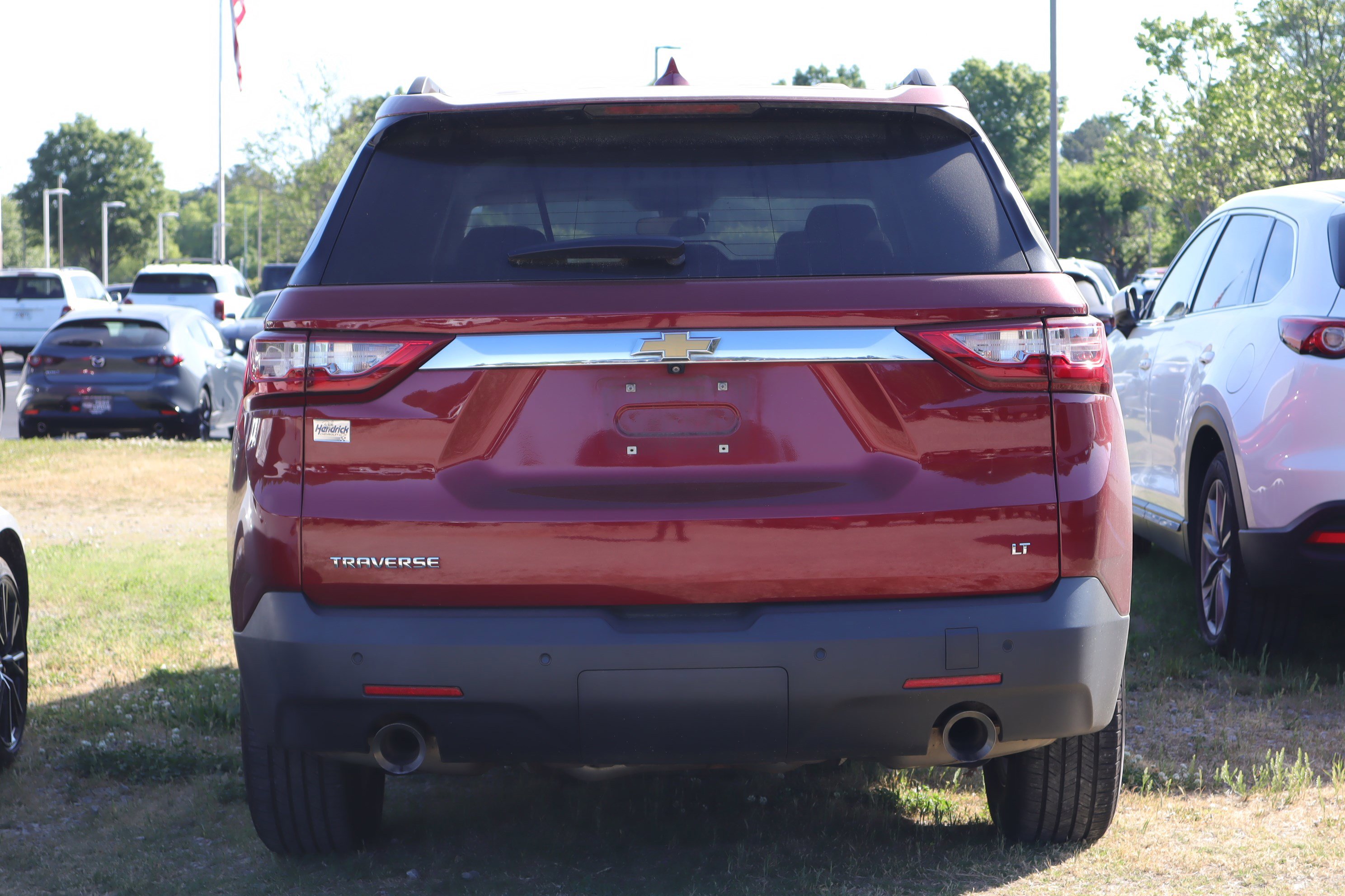 Used 2021 Chevrolet Traverse LT image 3