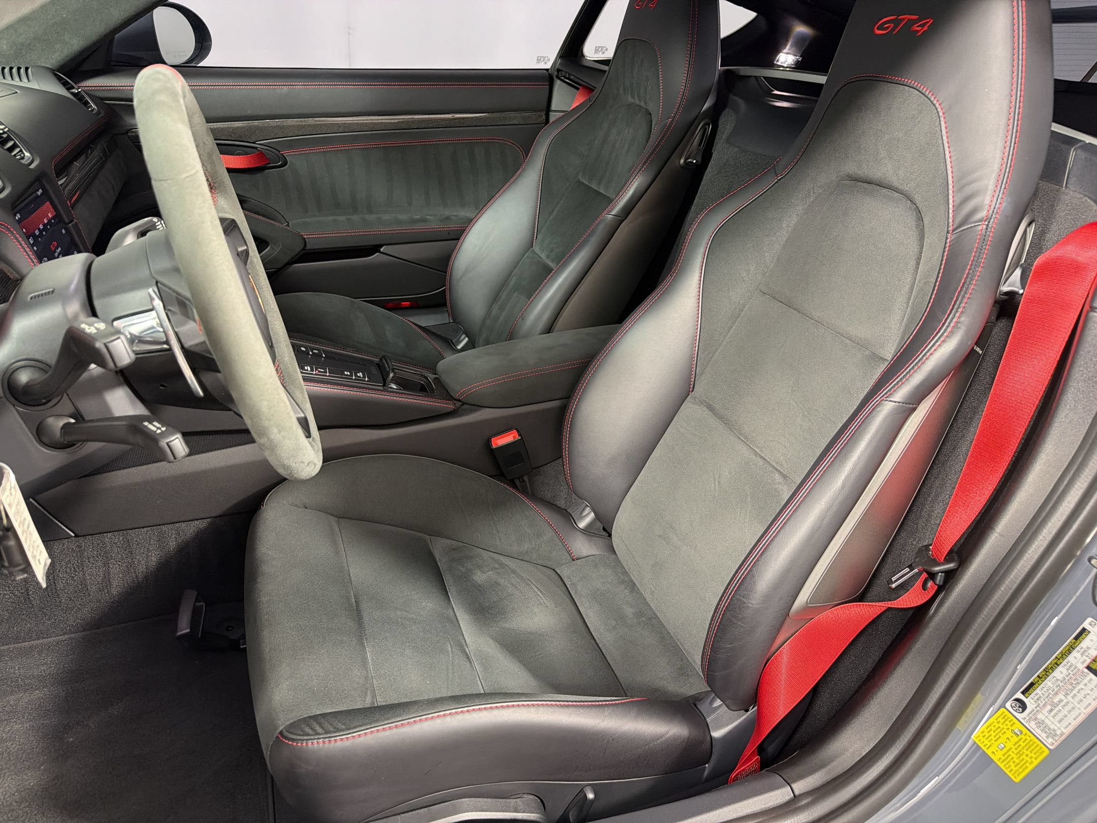 Certified 2023 Porsche 718 Cayman GT4 RWD image 5