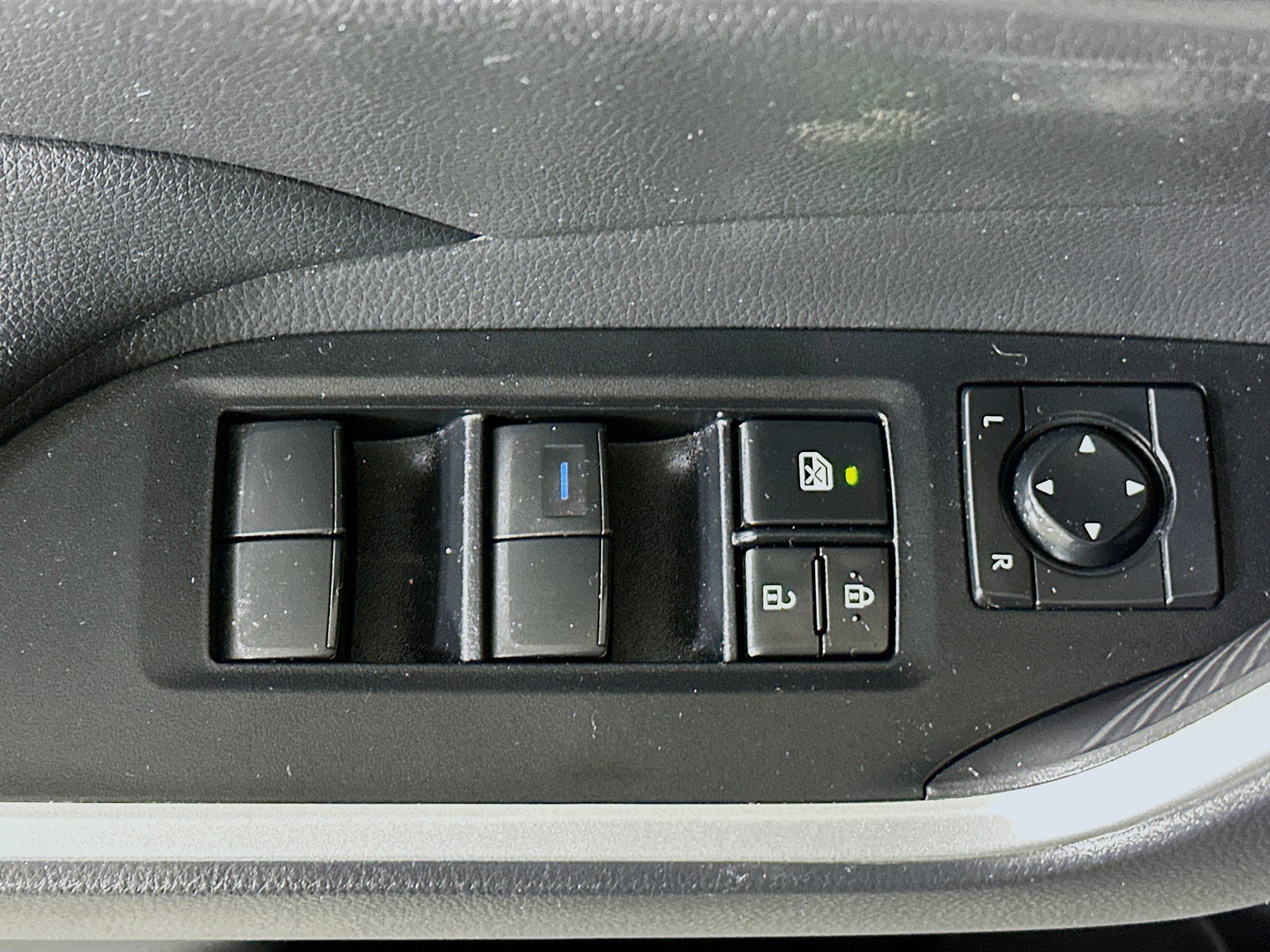 Used 2021 Toyota RAV4 XLE FWD image 14