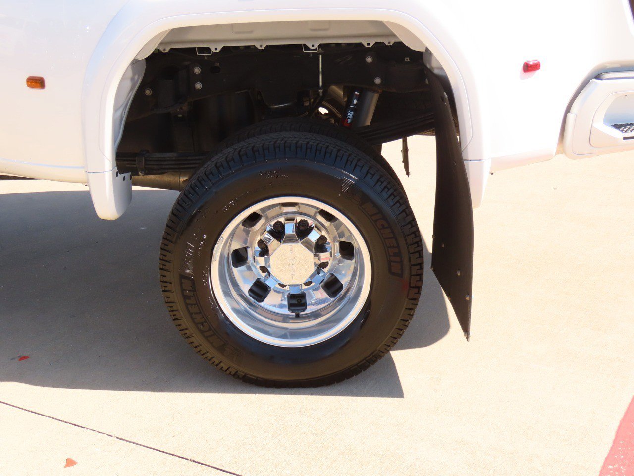 Used 2024 GMC Sierra 3500 Denali Ultimate AWD/4WD image 17