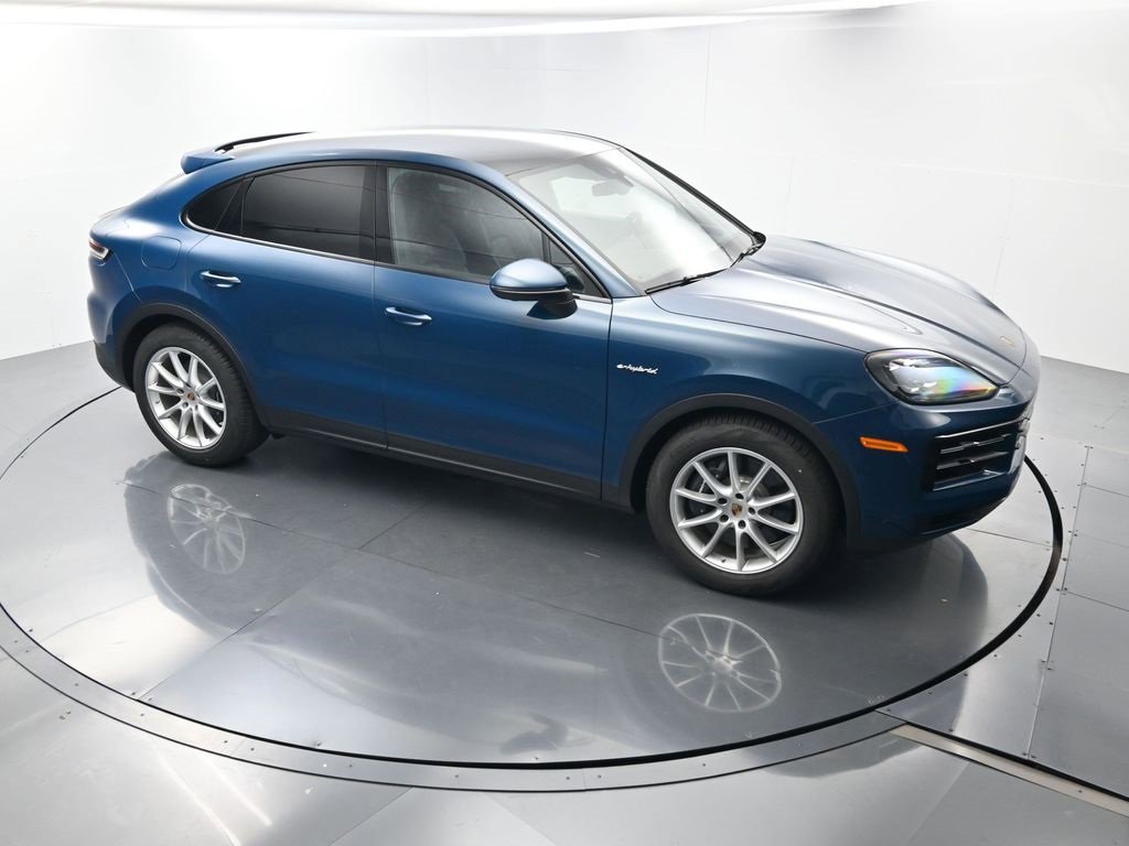 Used 2025 Porsche Cayenne image 44