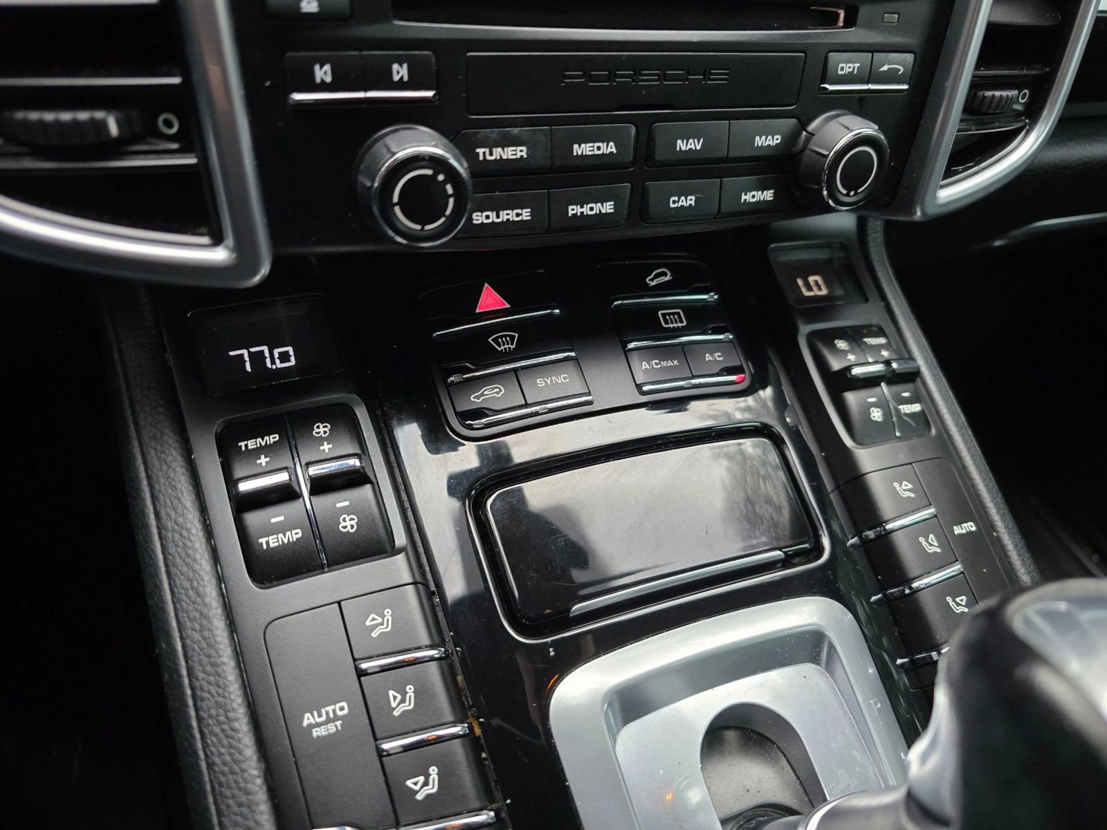 Used 2017 Porsche Cayenne Platinum Edition image 29