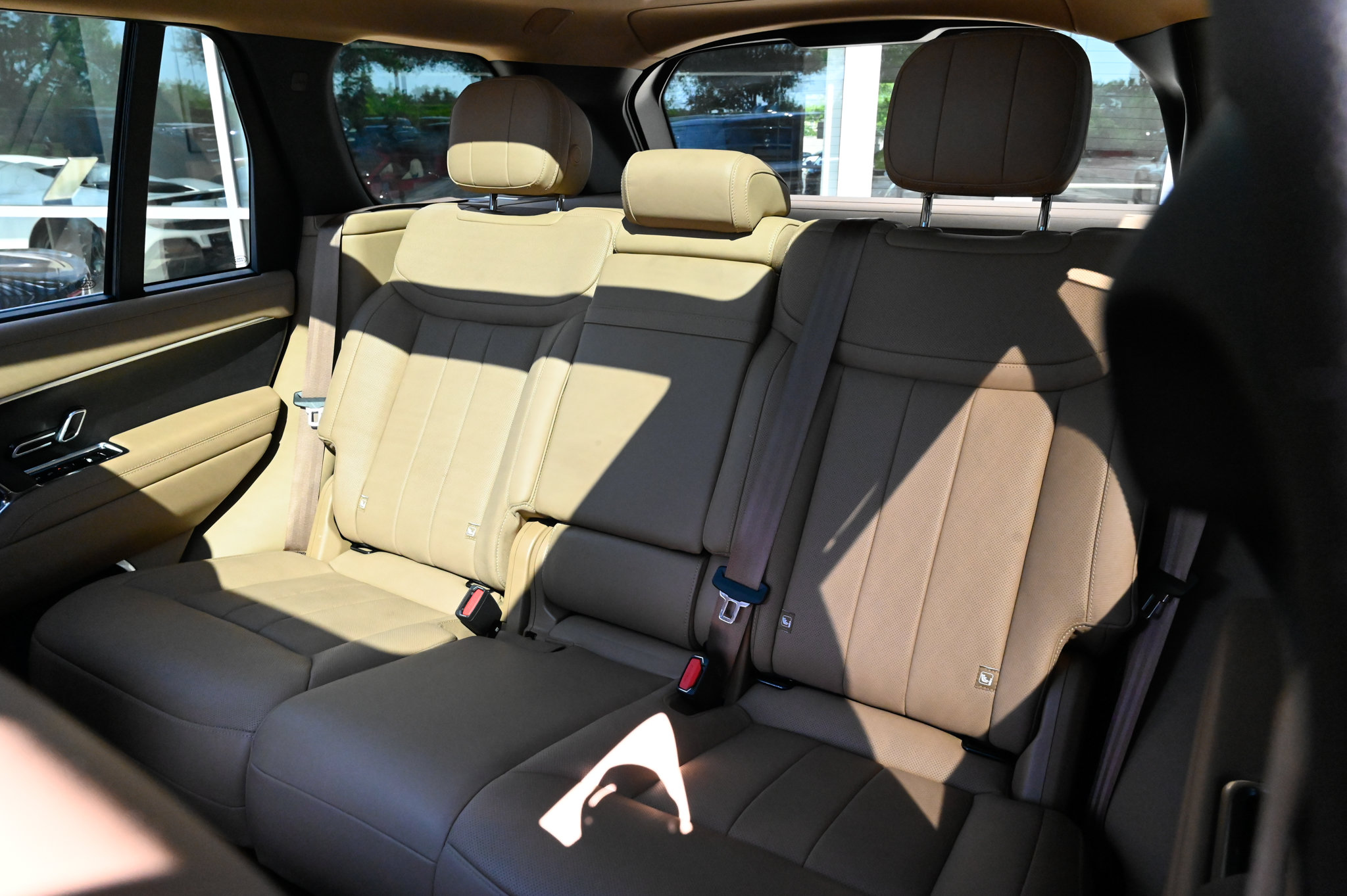 Used 2025 Land Rover Range Rover SE AWD/4WD image 38
