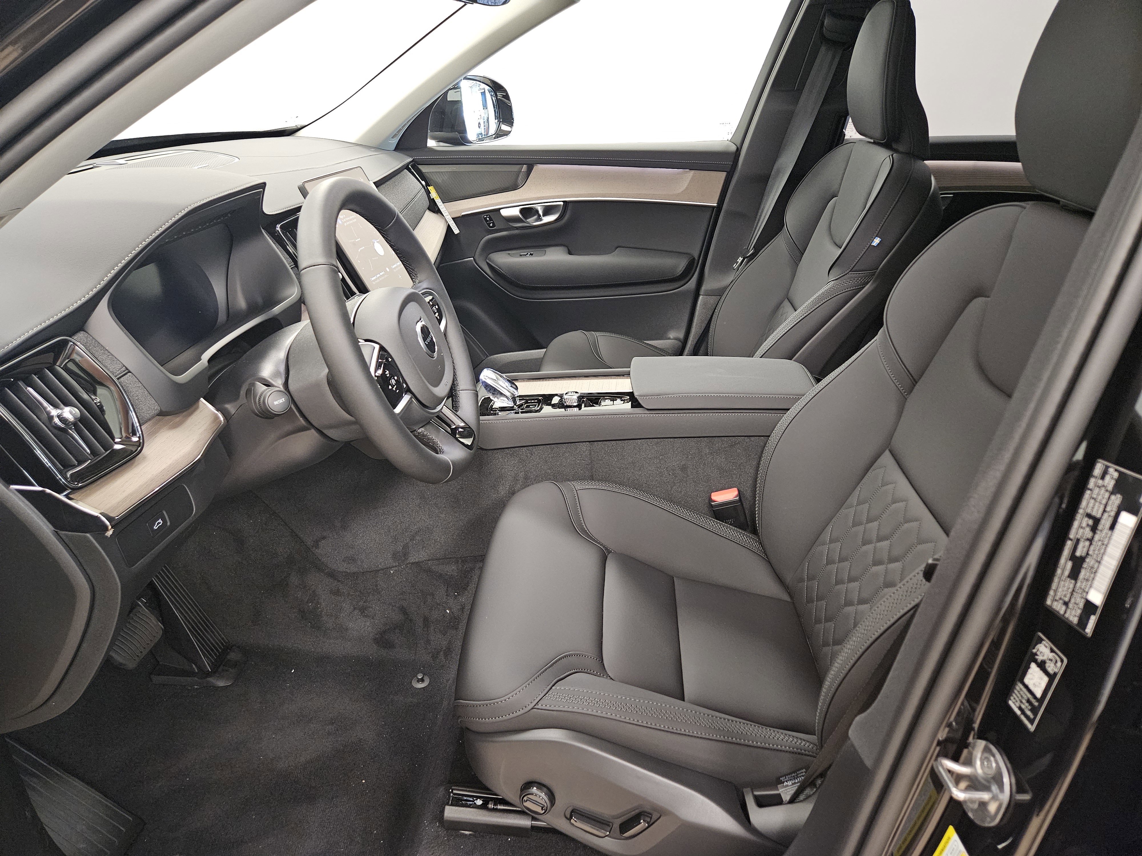 New 2026 Volvo XC90 B6 Plus w/ Protection Package Premier AWD/4WD image 9