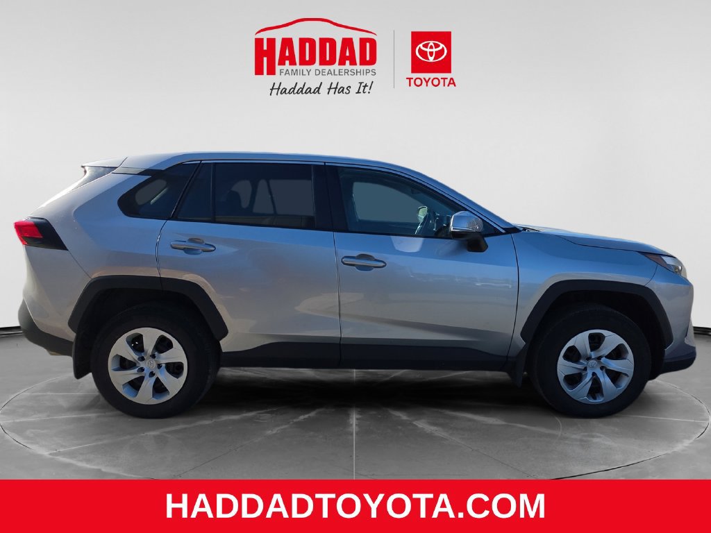 Used 2024 Toyota RAV4 LE AWD/4WD image 7