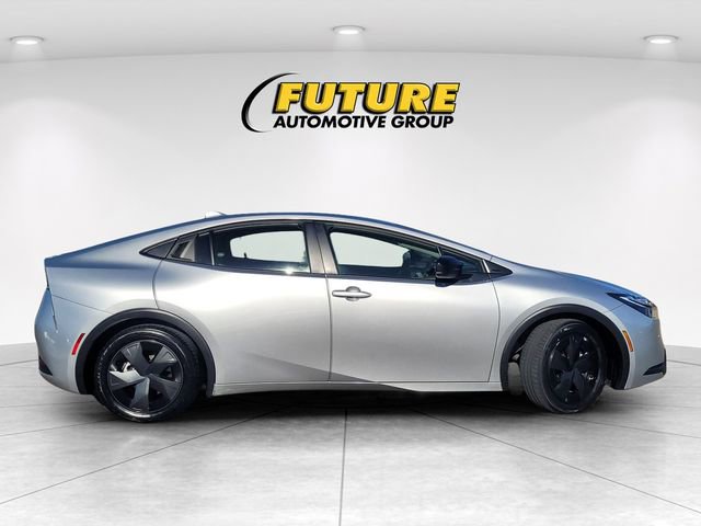 Used 2024 Toyota Prius LE image 3