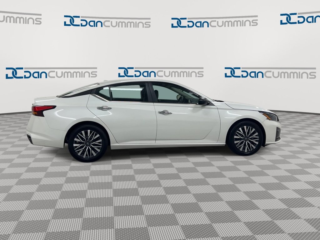 Used 2024 Nissan Altima 2.5 SV FWD image 9