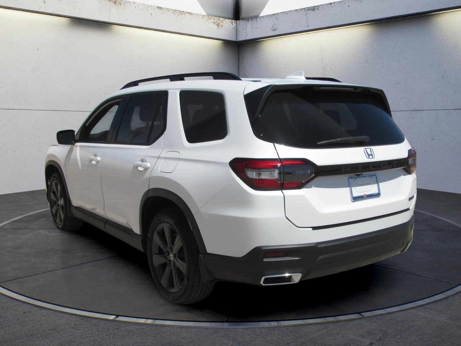 Certified 2025 Honda Pilot Sport image 6