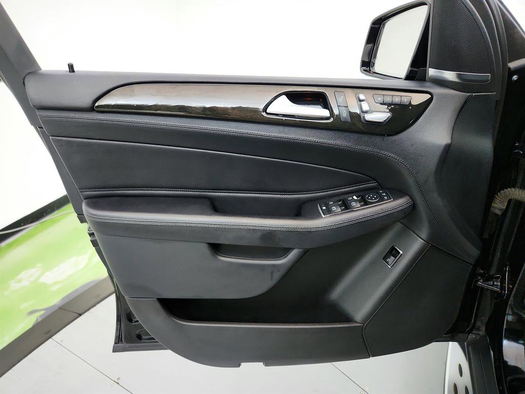 Used 2016 Mercedes-Benz GLE 400 4MATIC w/ Parking Assist Package image 23