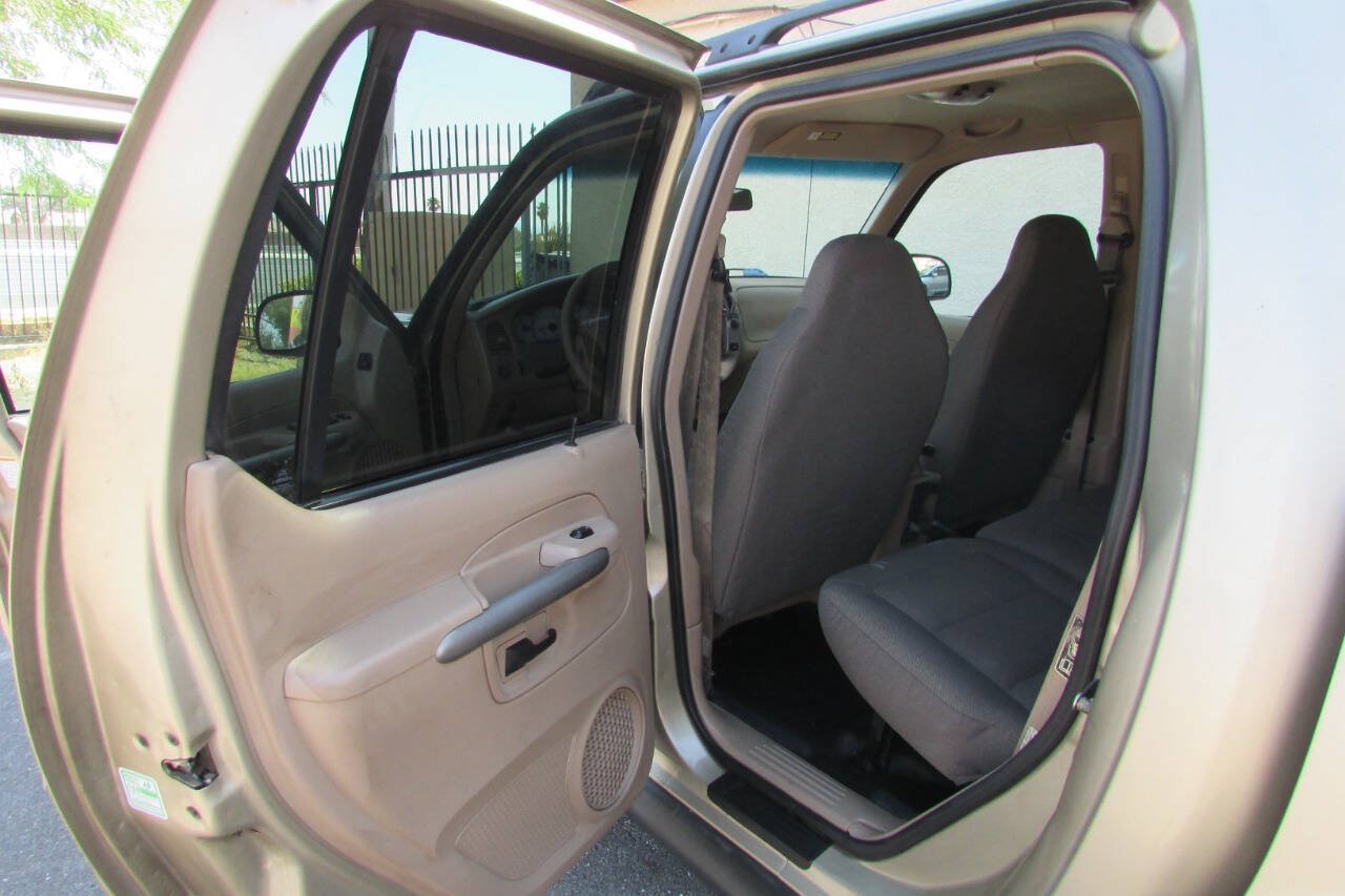 Used 2001 Ford Explorer Sport Trac 2WD image 18