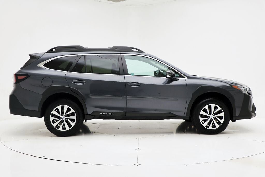 Used 2024 Subaru Outback Premium AWD/4WD image 3
