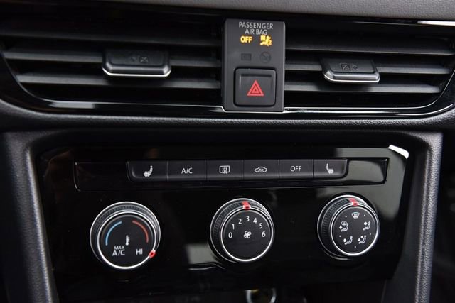 Certified 2023 Volkswagen Taos SE w/ Panoramic Sunroof Package image 15