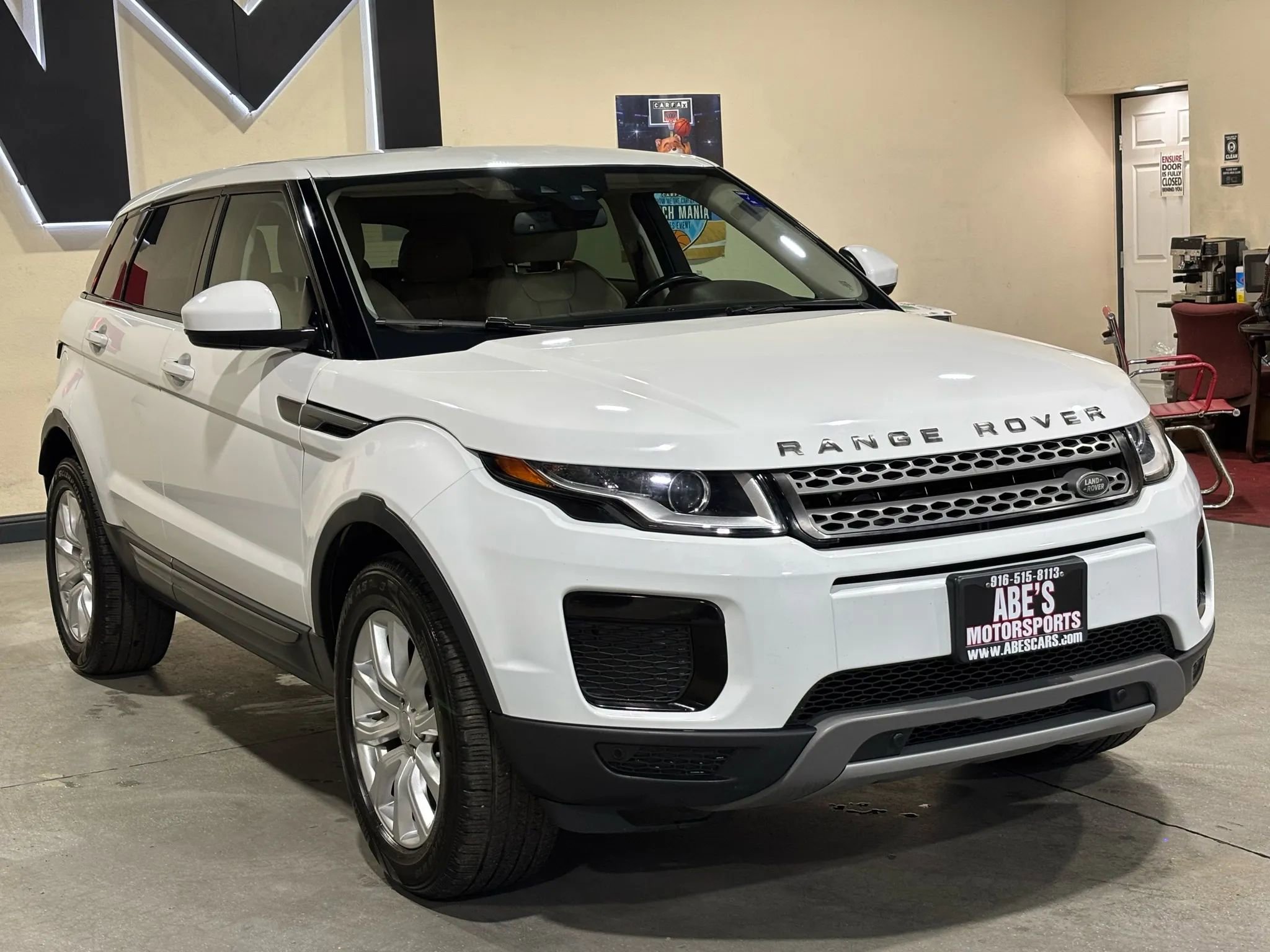 Used 2018 Land Rover Range Rover Evoque image 2