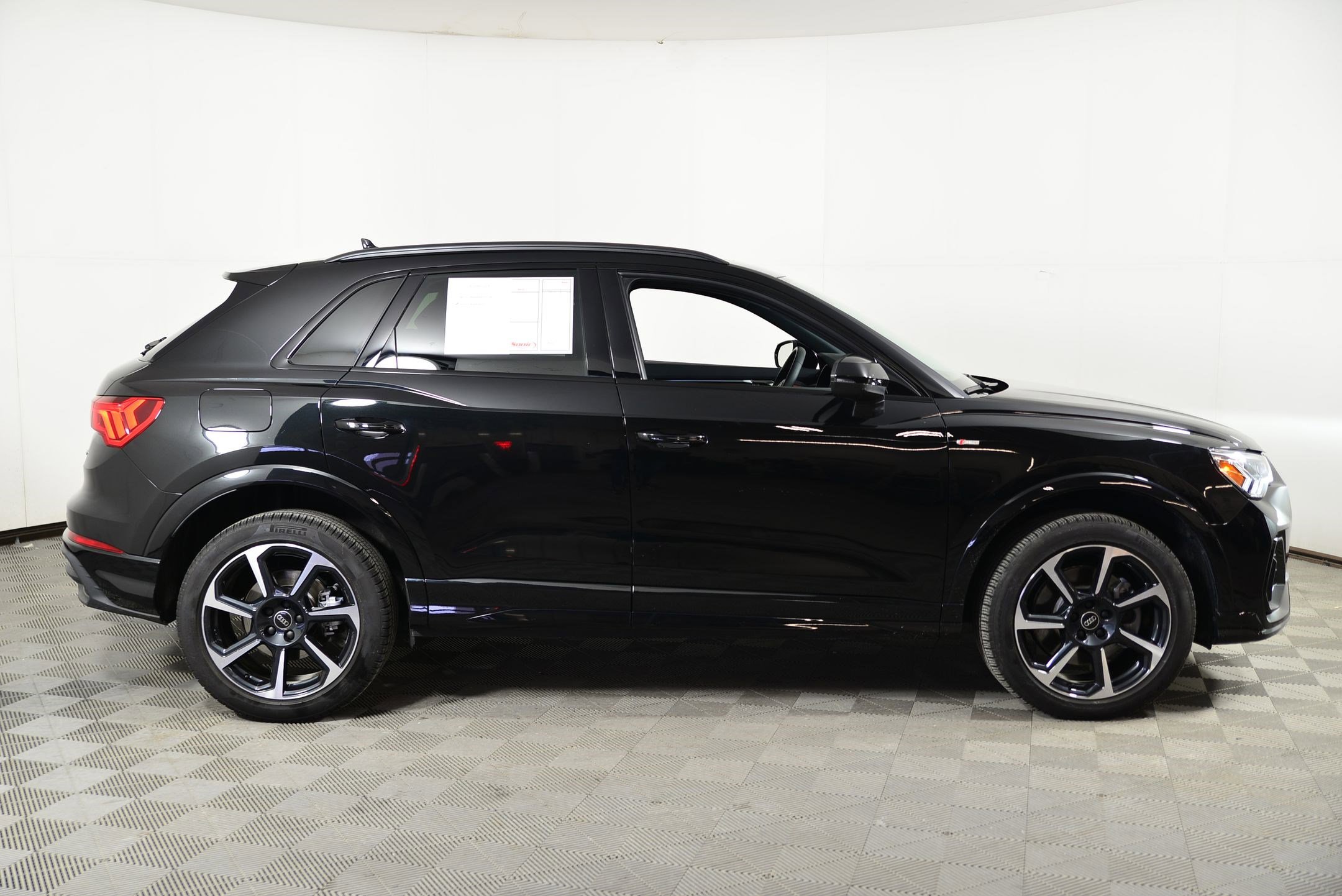 Certified 2025 Audi Q3 2.0T Premium Plus w/ Premium Plus Package image 7