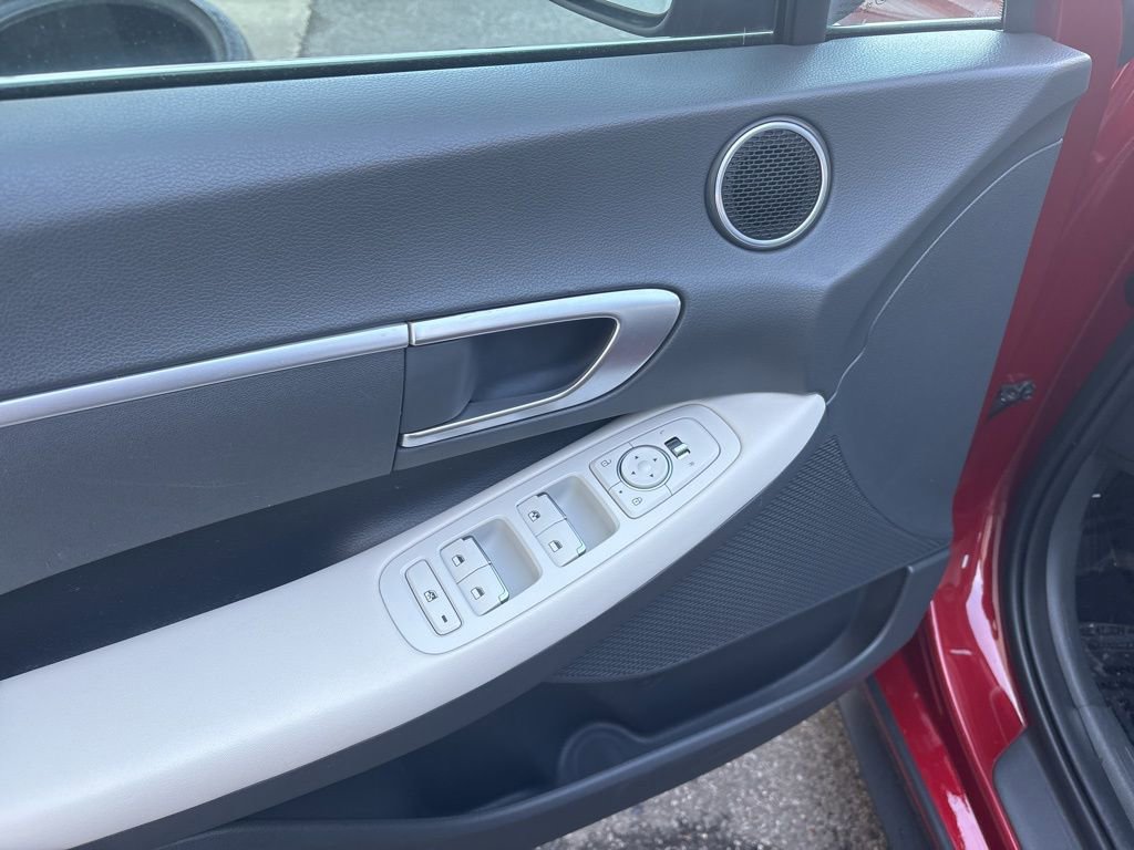 Used 2023 Hyundai Sonata SE w/ Cargo Package image 15