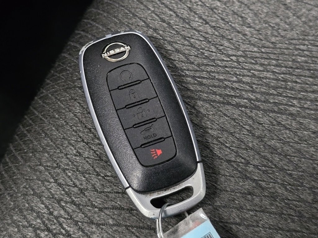 Used 2024 Nissan Rogue SV image 32