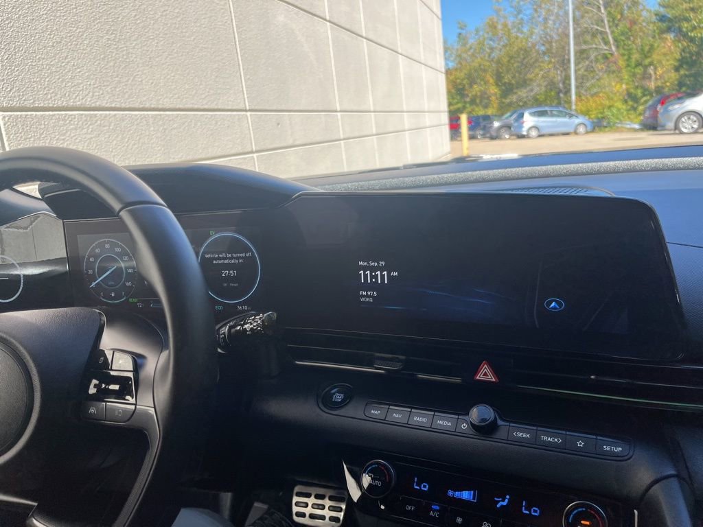 Used 2025 Hyundai Elantra SEL image 26