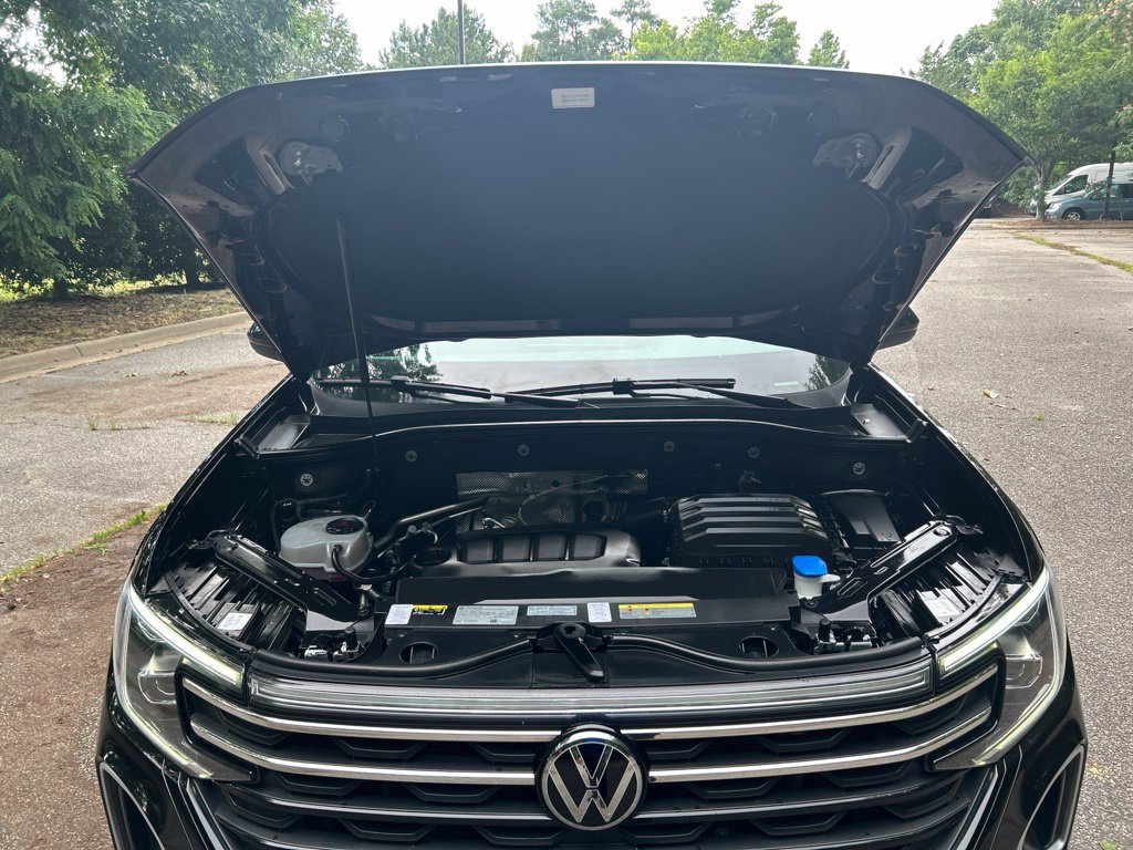 Used 2024 Volkswagen Atlas Peak Edition SE AWD/4WD image 14