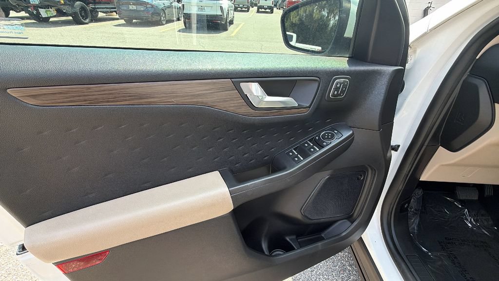 Used 2020 Ford Escape Titanium FWD image 14