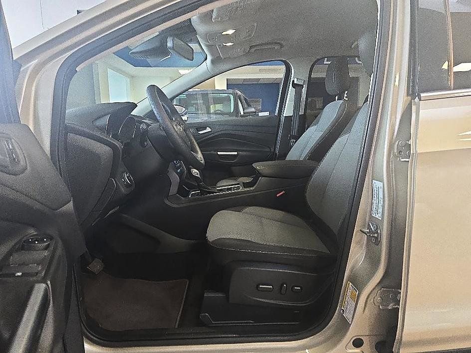 Used 2018 Ford Escape SE w/ Ford Safe & Smart Package AWD/4WD image 13