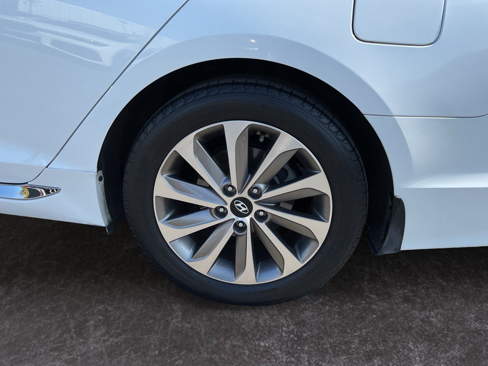 Used 2016 Hyundai Sonata Sport w/ Option Group 02 FWD image 9