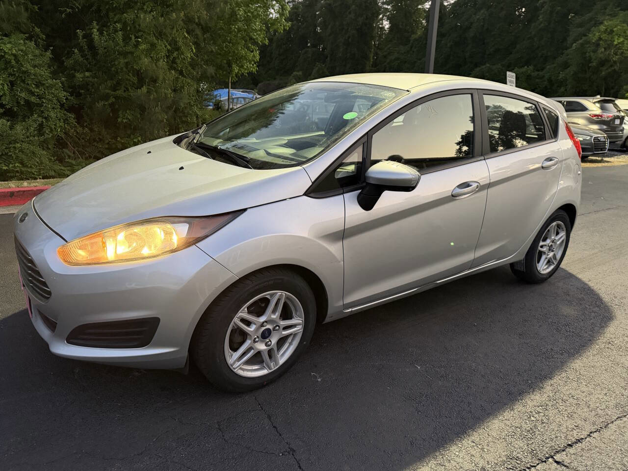 Used 2018 Ford Fiesta SE FWD image 1