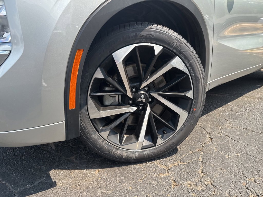 Used 2024 Mitsubishi Outlander SEL image 2