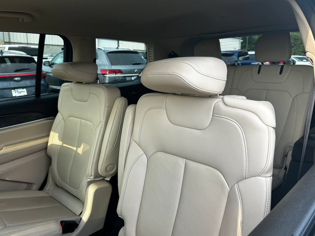 Used 2021 Jeep Grand Cherokee L Limited AWD/4WD image 28