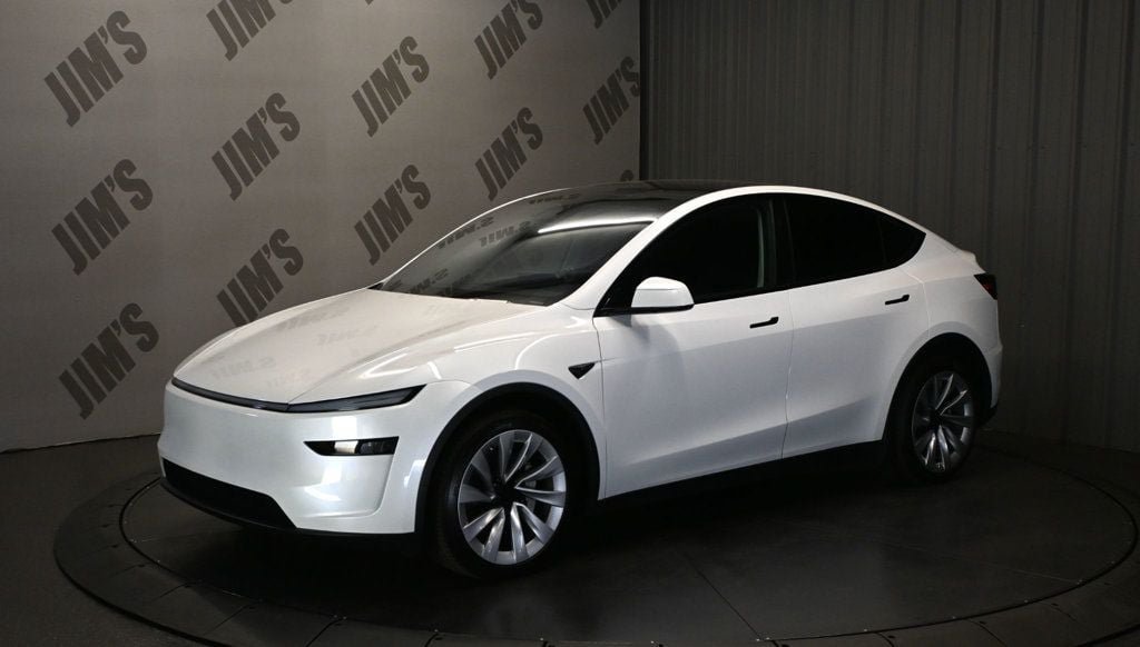 Used 2026 Tesla Model Y Long Range AWD/4WD image 1