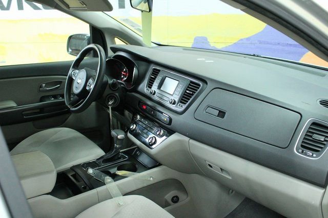 Used 2018 Kia Sedona L image 11