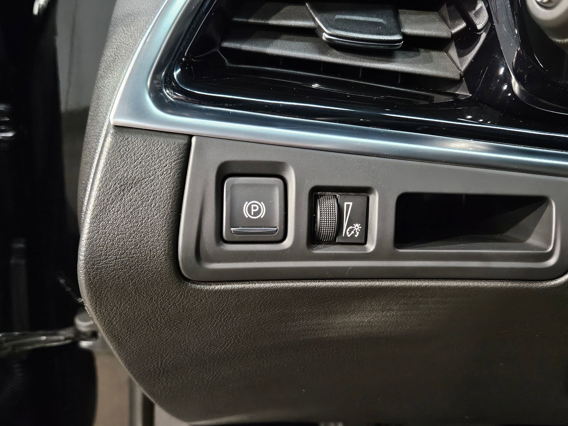 Used 2025 Cadillac XT6 Premium Luxury image 27